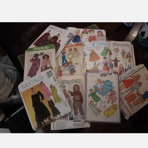 Lot of 10 Vintage Women & Children patterns. - Picture 4 of 7